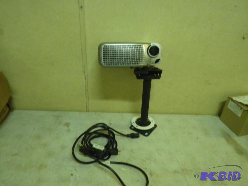 Dell MP1100 projector with stand...