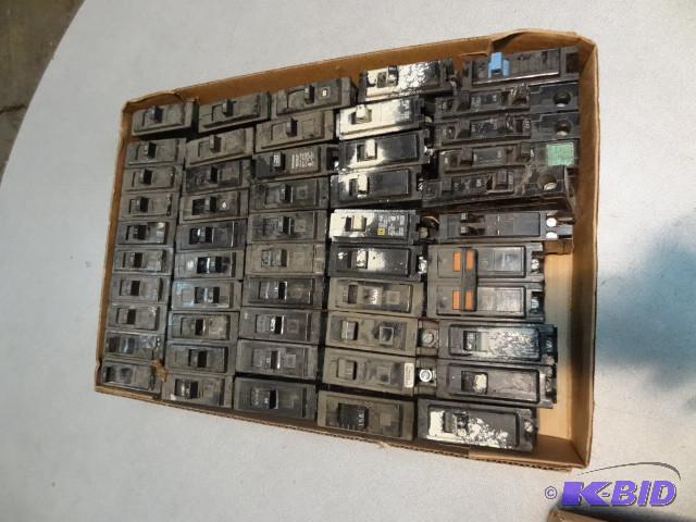 Box of misc circuit breakers. Mixtu...
