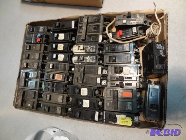 Box of misc circuit breakers. Mixtu...