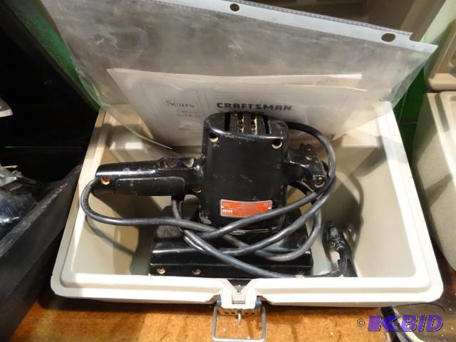 Craftsman sander with case. 315.116...