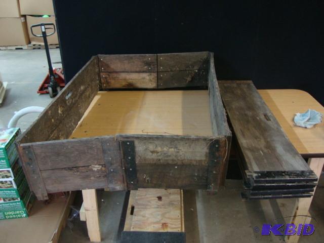 Vintage or Antique Folding Pallet C...