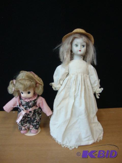 Dolls on Stands, lot of 2, taller i...