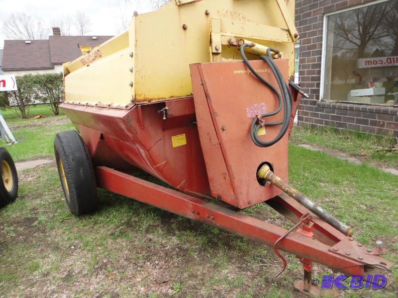 New Holland Manure Spreader