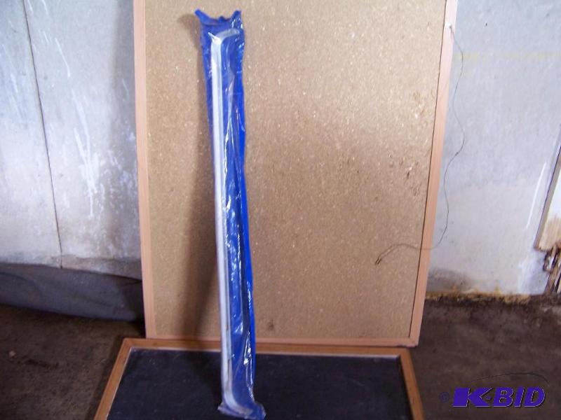 dust ruffle or curtain rod...