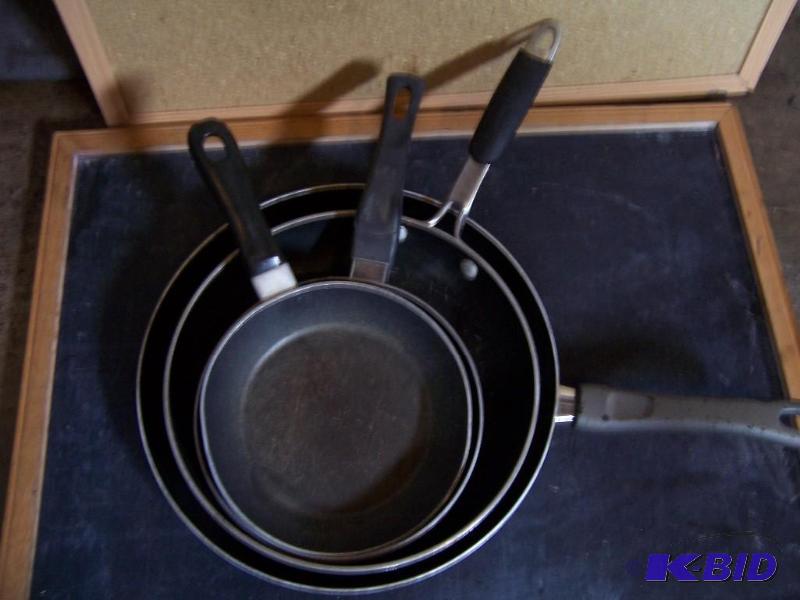 set of 4 frying pans...
