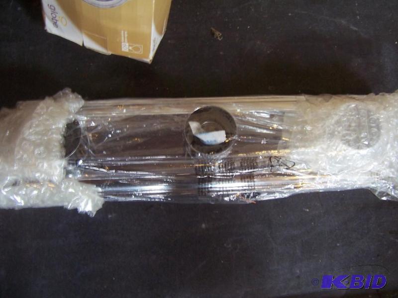 Brand new 3 bulb light fixture , mi...