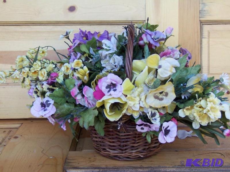 artificail flower arrangement in ni...
