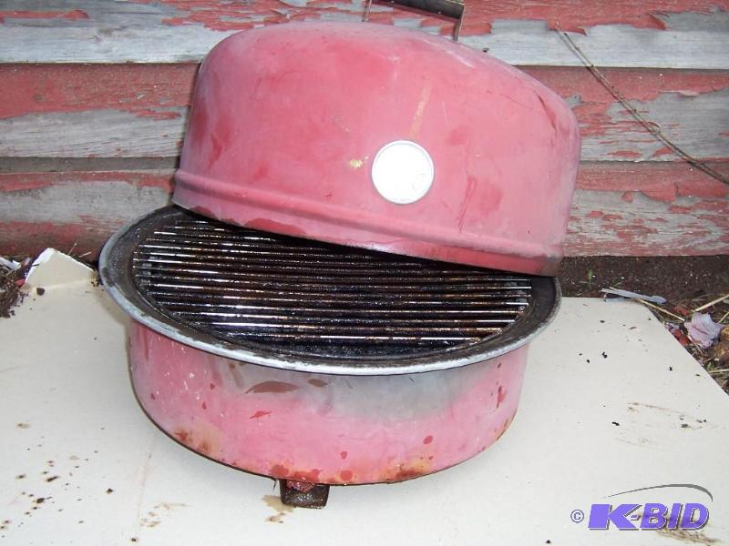 Small ground grill perfect for camp...