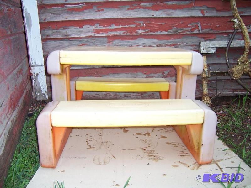 littly tykes picnic table (used)...