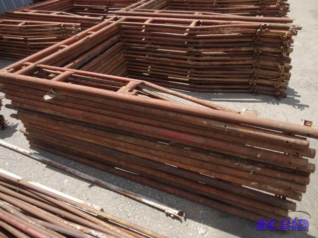 lot 1 image: 16 scaffolding uprights. Walk thru ...