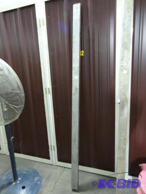 lot 117 image: E track load bar. 89 x 3 x 2.5...