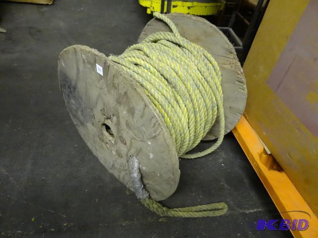lot 121 image: Large roll of 34 rope...