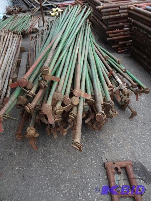 lot 14 image: Pallet of scaffolding cross bars. D...