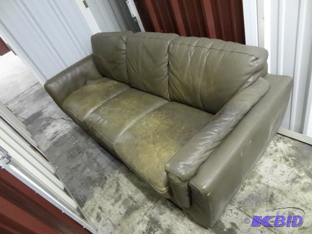 lot 1G image: Full size leather sofa. Removable c...