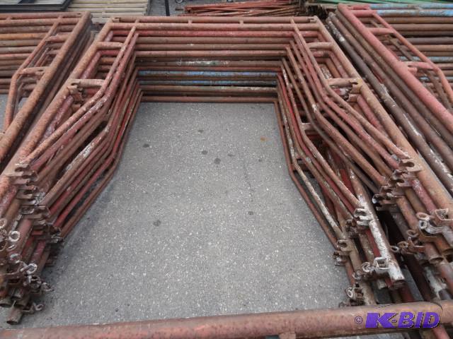 lot 6 image: 14 scaffolding uprights. Walk thru ...