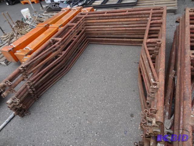 lot 7 image: 12 scaffolding uprights. Walk thru ...