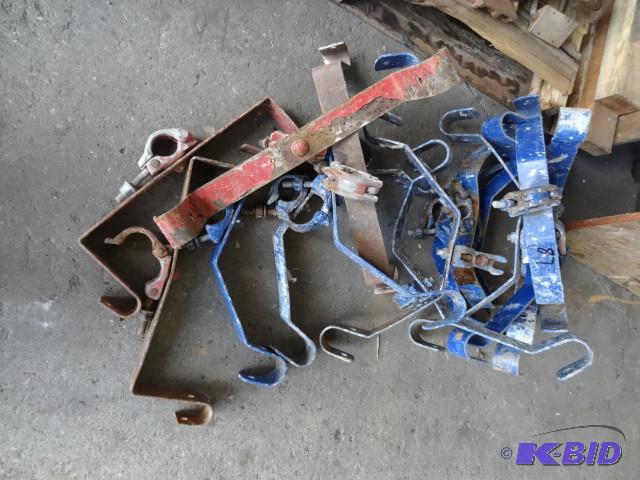lot 87 image: 16 scaffolding hanging brackets....