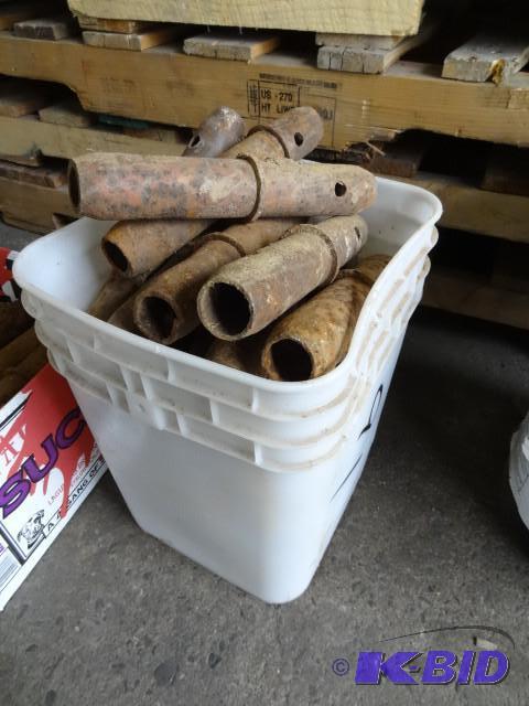 lot 91 image: 34 scaffolding connectors...