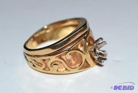 lot 13 image: Gold Ring 14K, heavy for a ladies r...