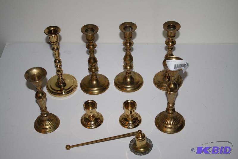 lot 157 image: Set of 8 heavy brass candle holders...