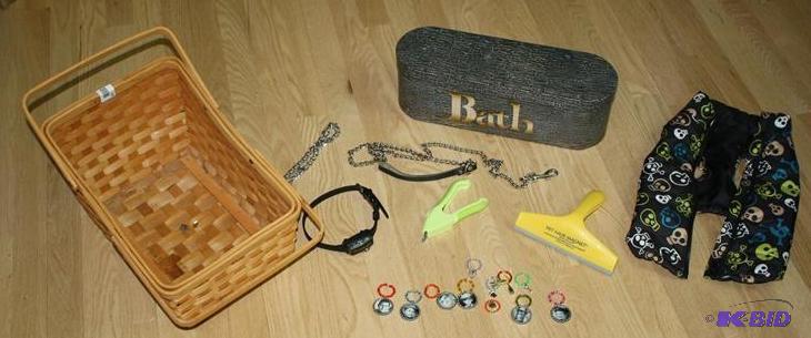 lot 158 image: Pet Safe dog shock collar, Maybury&...