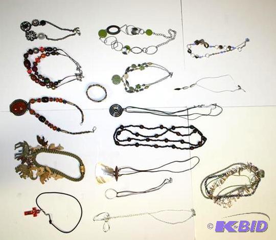 lot 38 image: Chicos &&nbspLia Sophia Large...