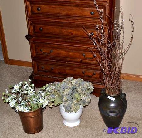 lot 39 image: Two ceramic pots and one metal pot ...