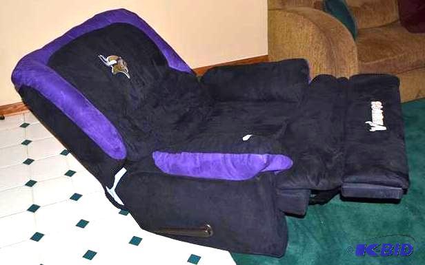 lot 53 image: Minnesota Vikings Recliner. Doesnt...