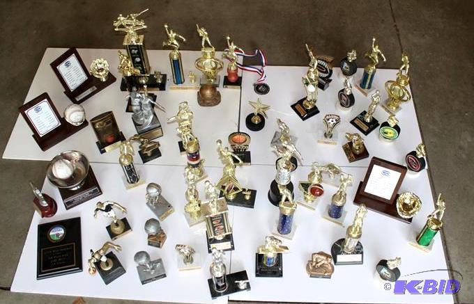 lot 74 image: Tan Box of misc. sports trophies in...