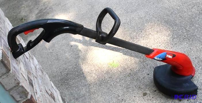 lot 84 image: Toro 13" Electric Trimmer Mode...