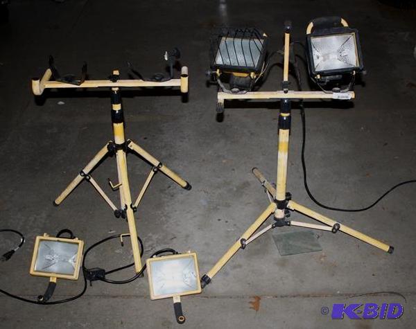 lot 86 image: 2 Sets of Halogen Work Lights in wo...