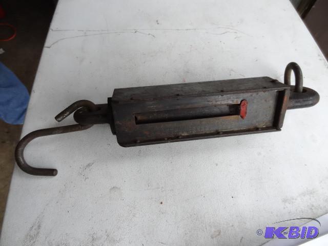 lot 10 image: 200 lb hanging meat scale. Chatillo...
