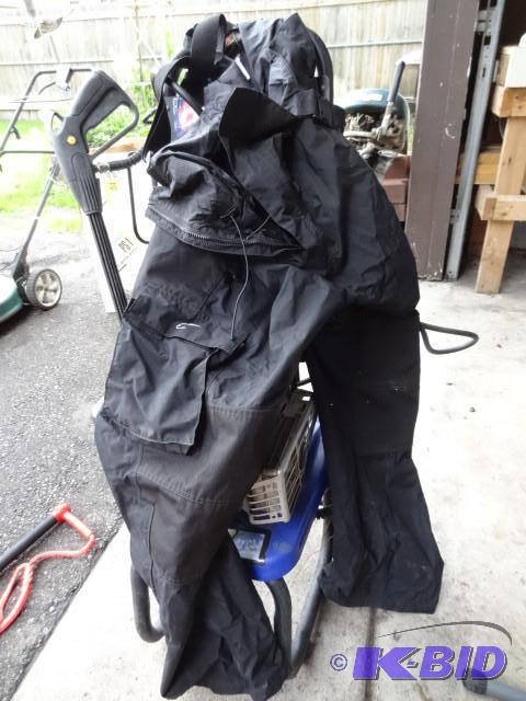 lot 100 image: Stearns rain pants. Size medium...