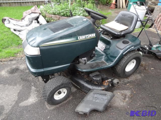 lot 13 image: Craftsman 46" cut auto trans l...