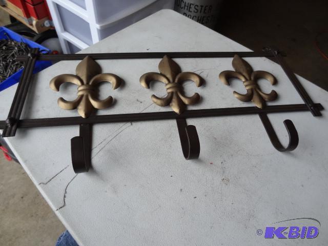 lot 144 image: Metal coat rack...