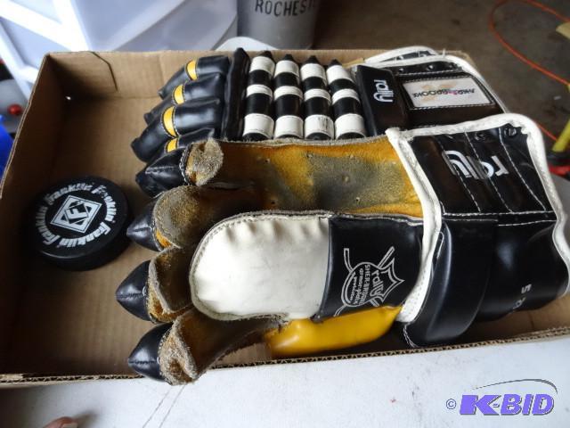 lot 150 image: Pair of Rally hockey gloves...