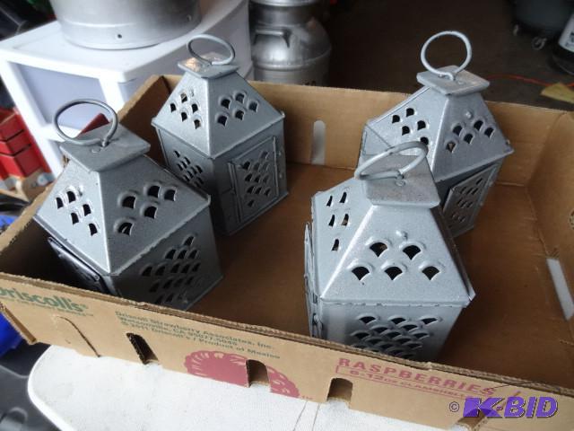 lot 153 image: 4 tea light candle holders...