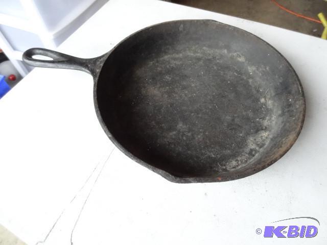 lot 165 image: Hillshire farm cast iron skillet...