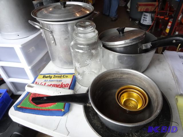 lot 171 image: Misc cooking pots...