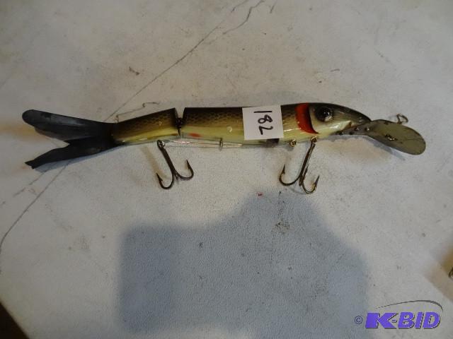 lot 182 image: Musky lure...