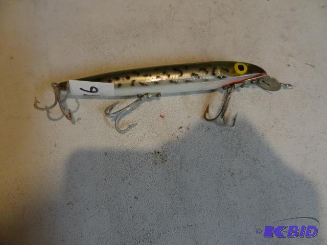 lot 186 image: Musky lure...