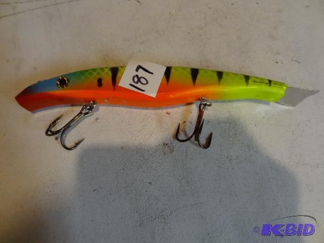 lot 187 image: Musky lure...