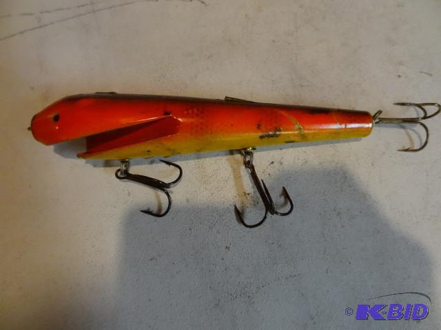 lot 189 image: Musky lure...