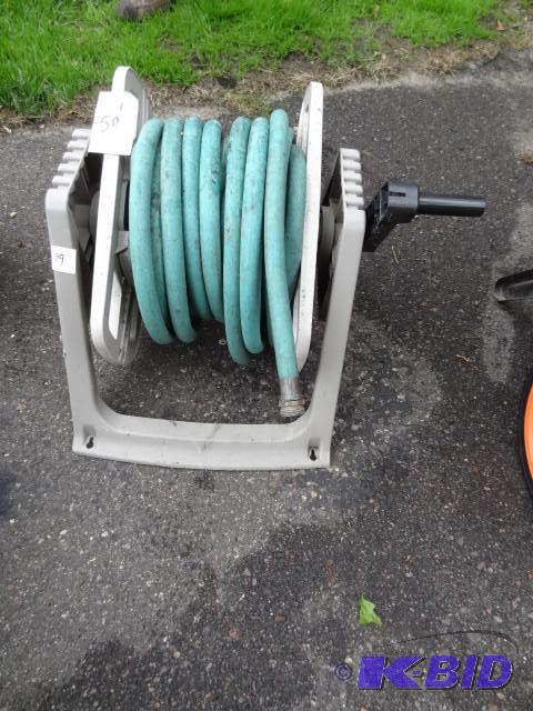 lot 19 image: 50 Garden hose reel...