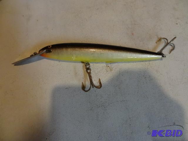 lot 190 image: Musky lure...