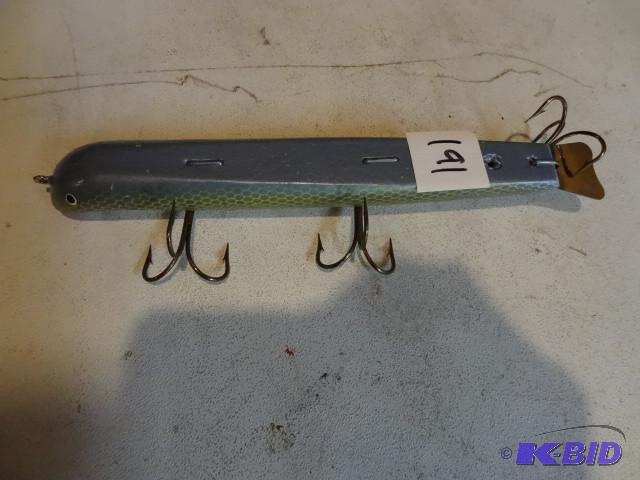 lot 191 image: Musky lure...