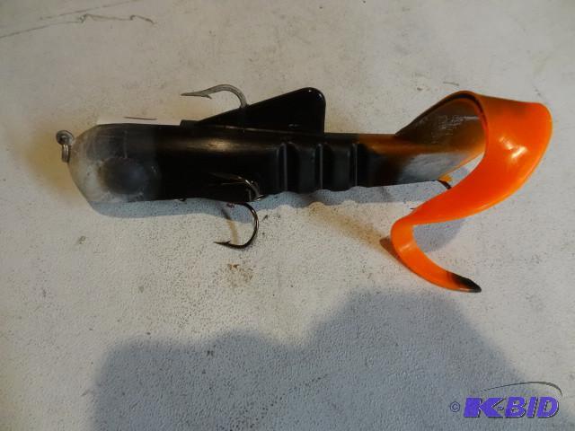 lot 192 image: Musky lure...