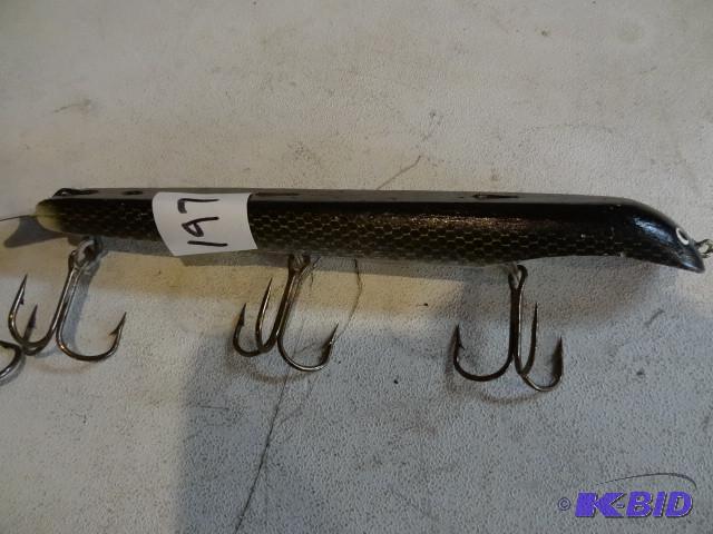 lot 197 image: Musky lure...