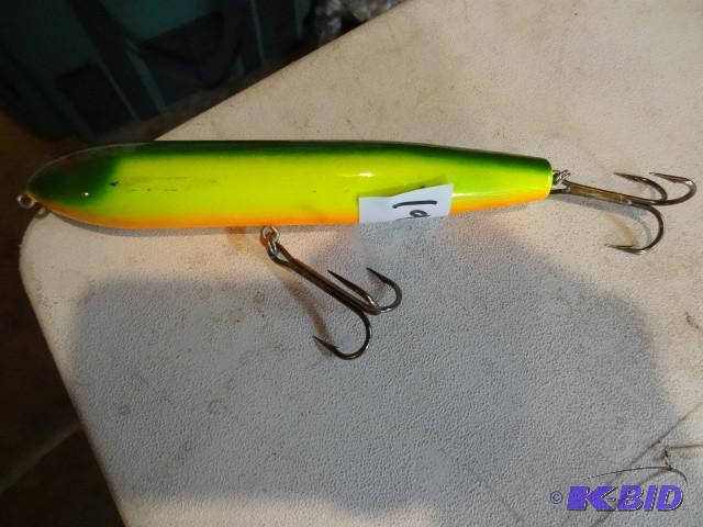 lot 199 image: Musky lure...