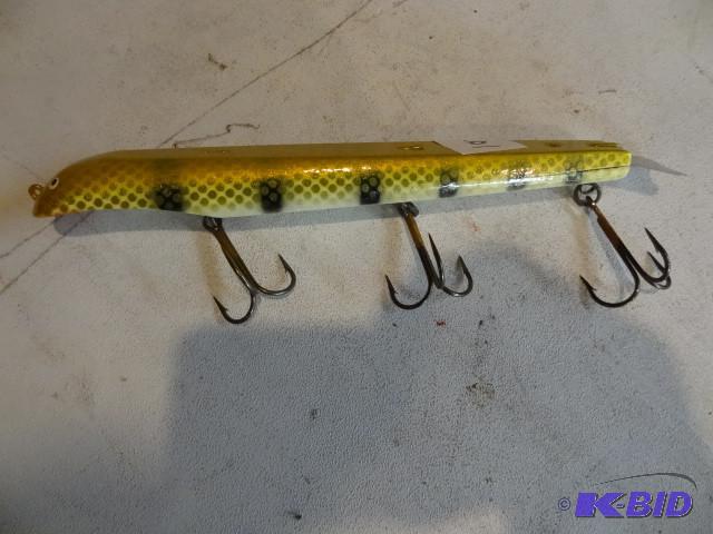 lot 201 image: Musky lure...